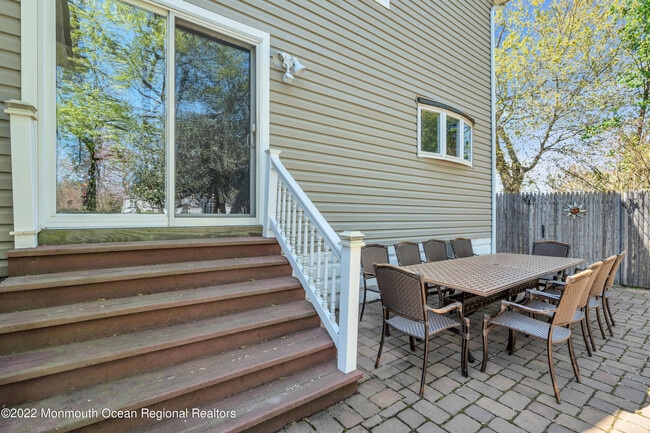 Building Photo - 1205 Roseld Ave