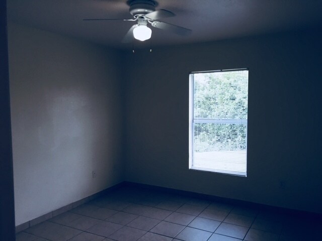 Building Photo - 3 Bed 2 Bath Duplex in Nice Lehigh Neighborhood!! includes Lawn Care & Well Maintenance