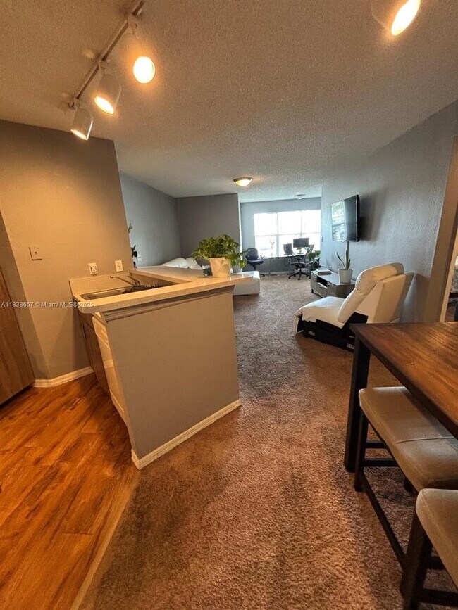 Building Photo - 12620 Vista Isles Dr