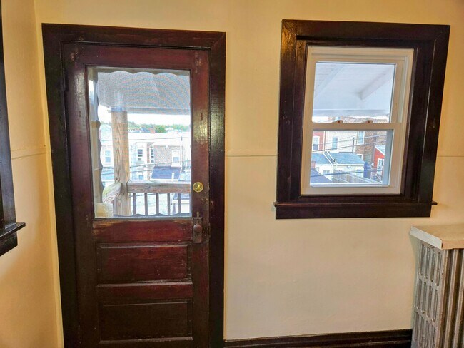 Building Photo - 841 N 5th St