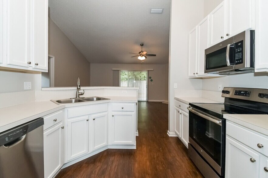 Building Photo - 14036 Crestwick Dr W