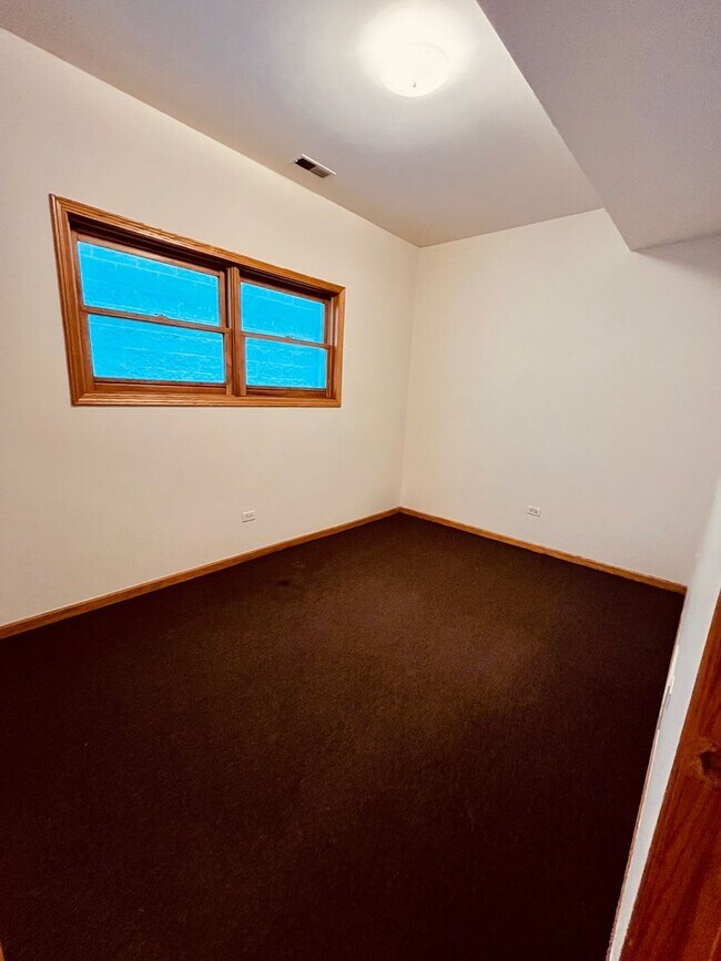 Building Photo - Kennelly Properties - 1336