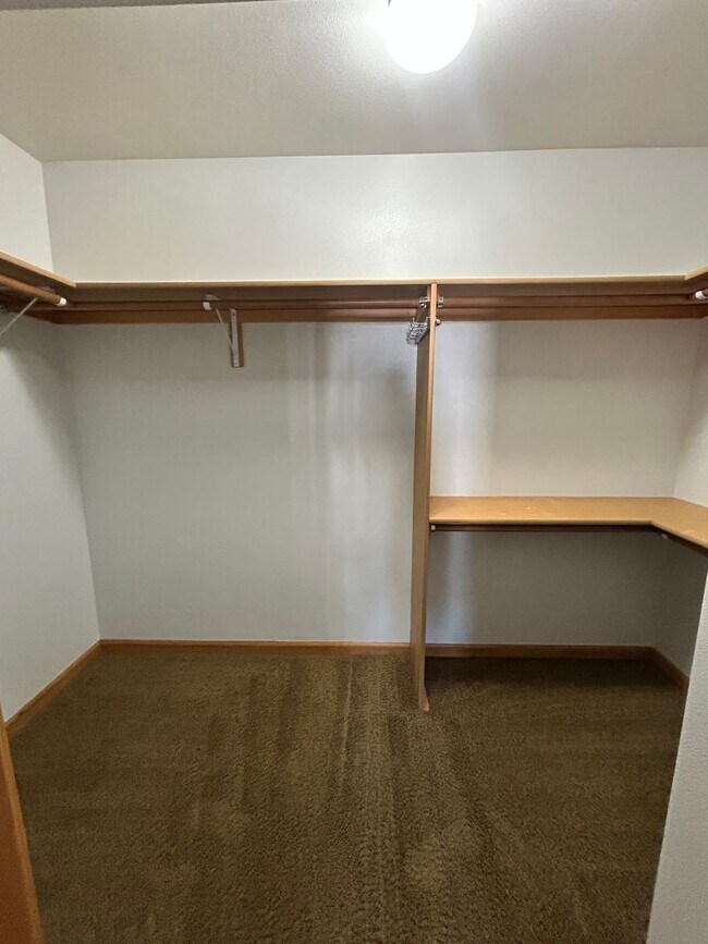 Building Photo - Adorable townhome for rent!