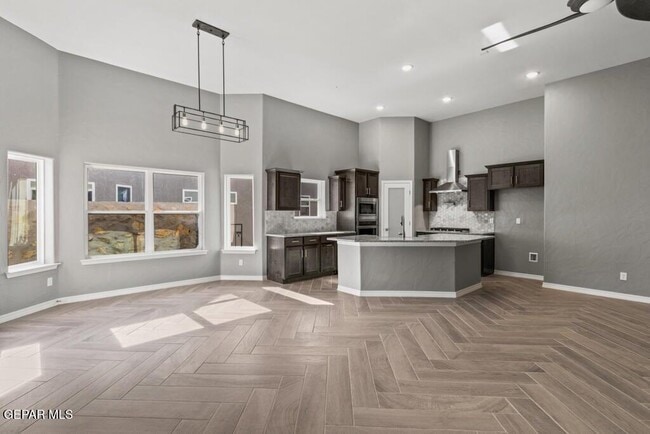 Building Photo - 913 Ada Ln