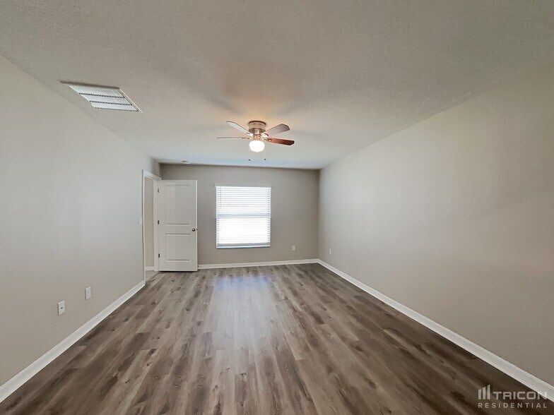 Building Photo - 1615 Broad Winged Hawk Dr