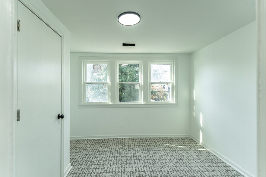 Building Photo - 2416 Sherry Rd