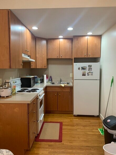 Primary Photo - 909 Beacon St