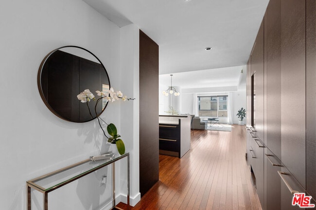 Building Photo - 6250 Hollywood Blvd