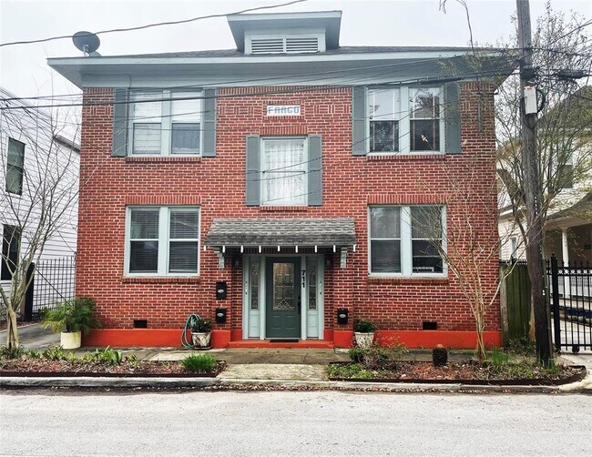 Building Photo - 711 Fargo St