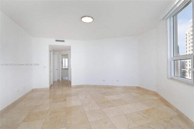 Building Photo - 848 Brickell Key Dr