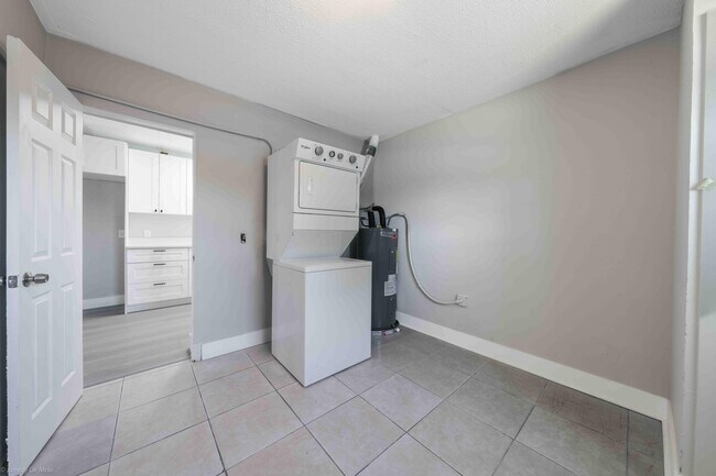 Building Photo - 510 SW 13th Pl