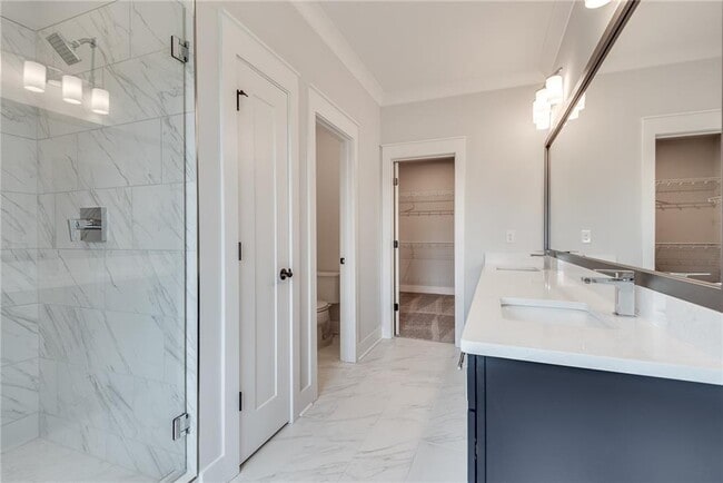 Building Photo - 435 Maplewood Dr