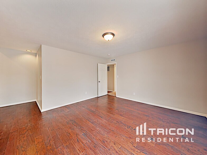 Building Photo - 3737 W 42nd Terrace