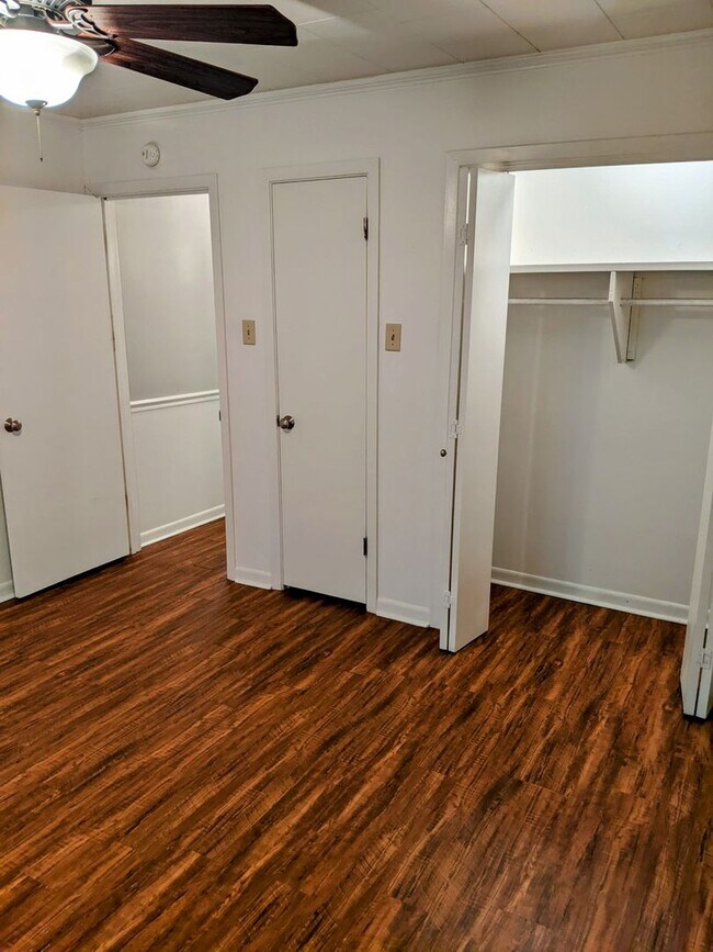 Building Photo - Charming Home Available Now!