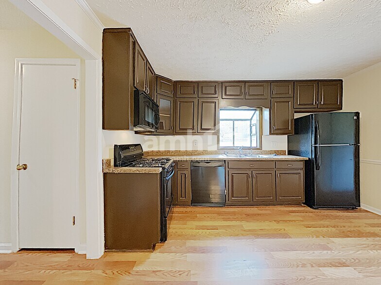 Building Photo - 4121 S Fork Dr