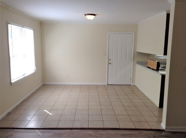 Building Photo - Five Points 3br - Fall 2026 Prelease