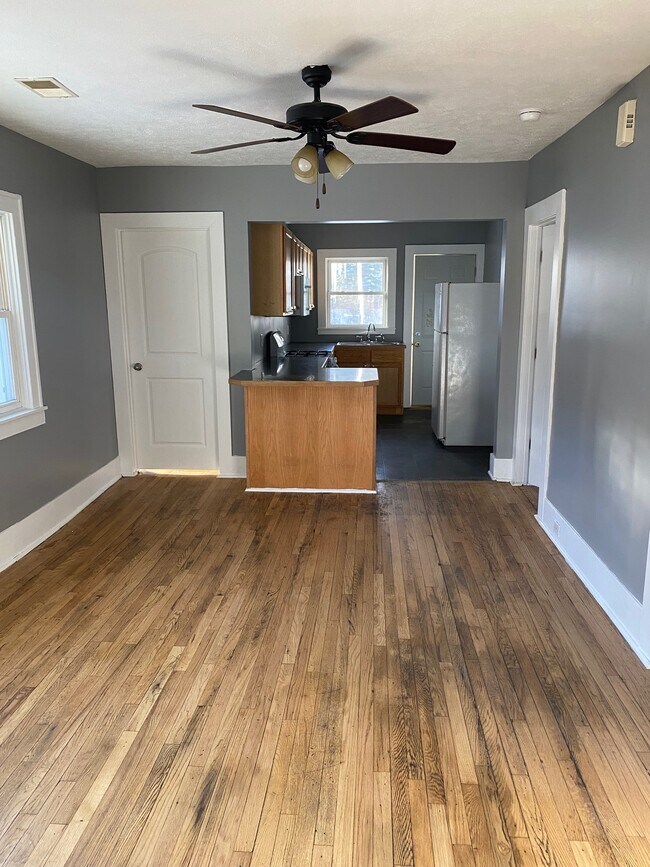 Building Photo - 721 Clancy Ave NE