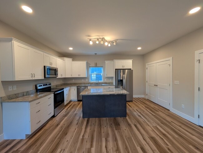 Building Photo - 610 Salem Heights Ln