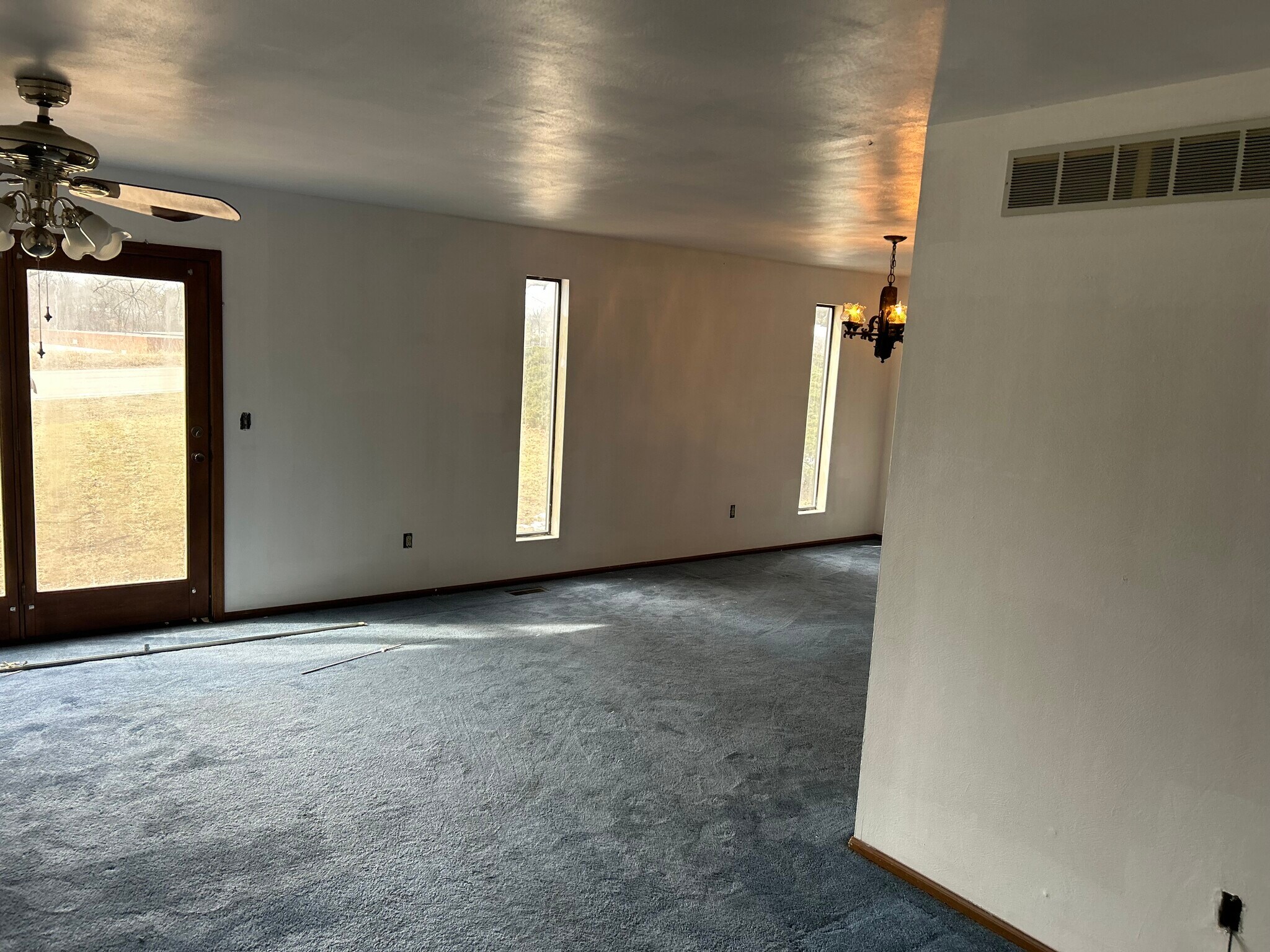 Building Photo - 725 S Belt W