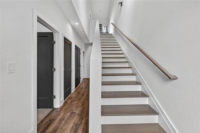 Building Photo - 1214 Chelsea Cir NW