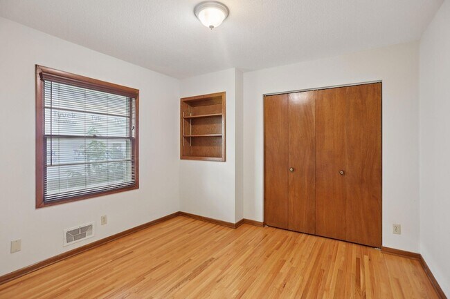 Building Photo - 3705 Colorado Ave S