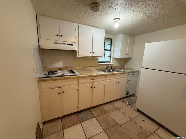 Building Photo - 374 Meredith Dr