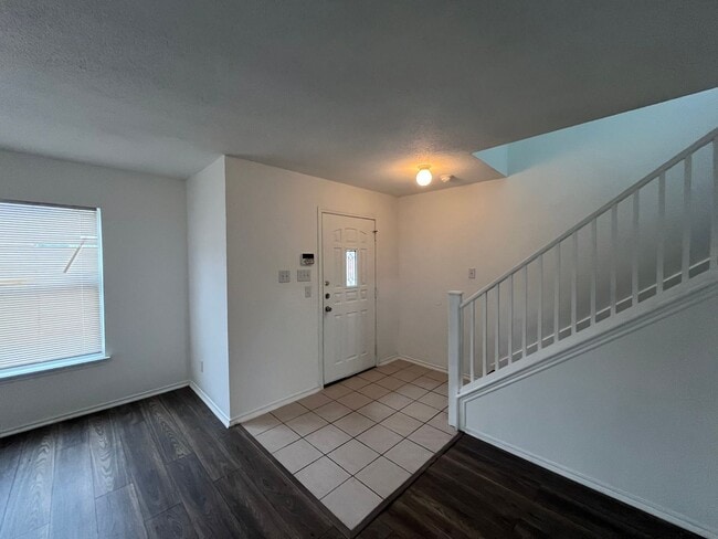 Building Photo - 8419 Manderly Pl