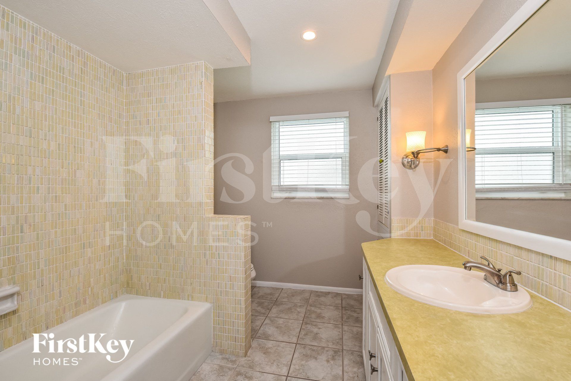 Building Photo - 1419 Argyle Dr