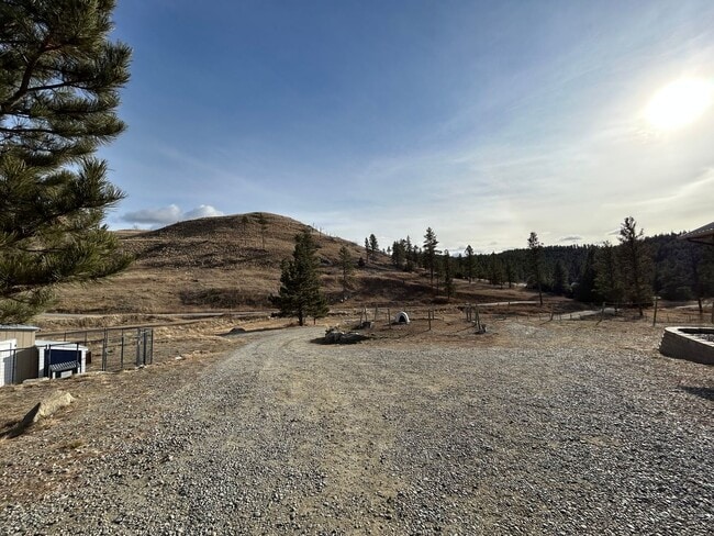 Building Photo - Beautiful 10 Acre Property Columbus, MT!