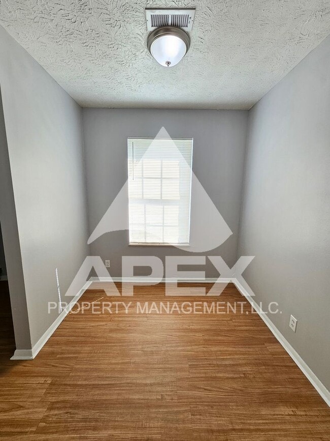 Building Photo - Convenient 2 Bd-1.5 Townhouse in WEST KNOX...