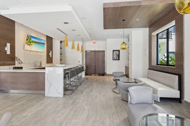 Building Photo - 999 SW 1st Ave