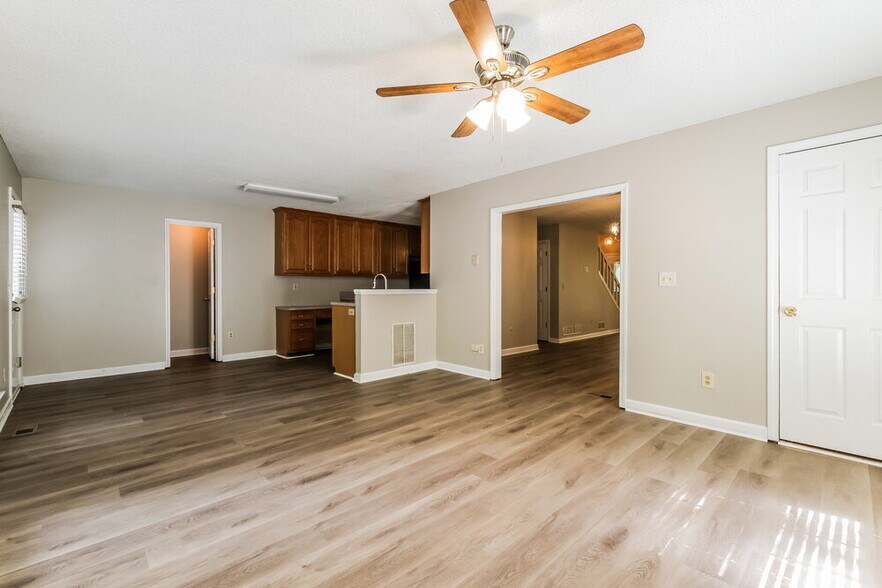 Building Photo - 4681 Woodglen Ct