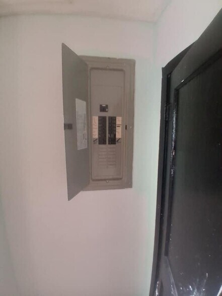 Building Photo - 11 B Ln