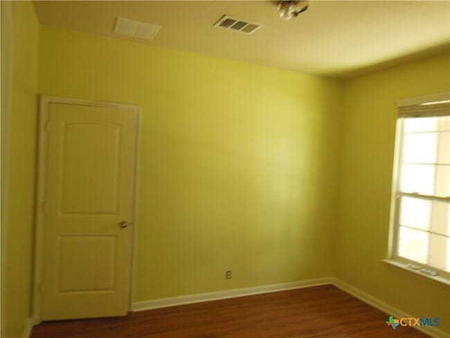 Building Photo - 753 Great Oaks Dr