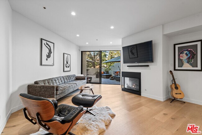 Primary Photo - 2102 Century Park Ln