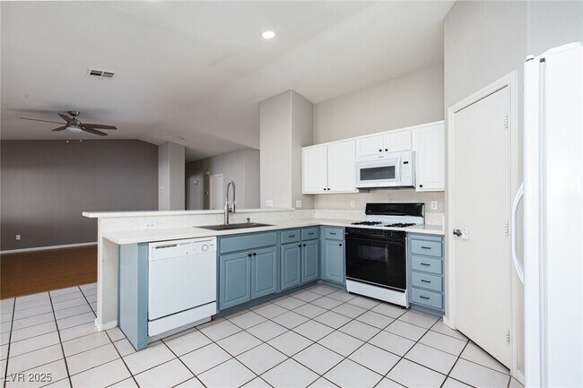 Building Photo - 533 Trocadero St