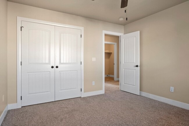 Building Photo - ** Move-In Bonus!** 3 Bed 2.5 Bath Townhom...