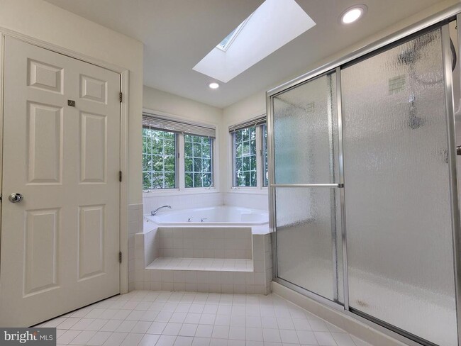 Building Photo - 4020 Heatherstone Ct