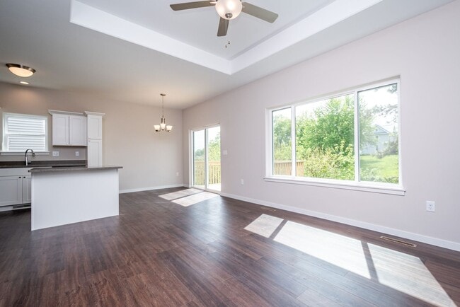 Building Photo - 4 bed 3 bath East side Iowa city!