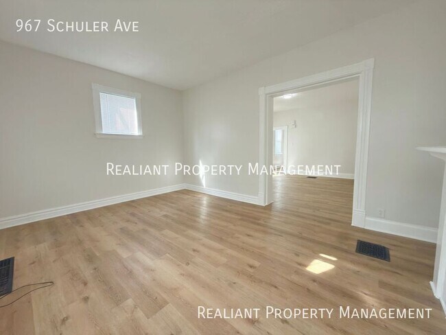 Building Photo - 967 Schuler Ave-