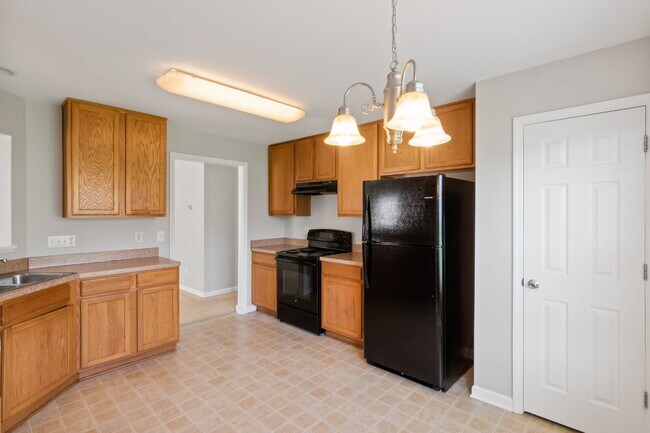 Building Photo - Spacious 4BR/3BA Home Near Downtown Durham | Deposit-Free Living | 1st-Floor Bedrooms