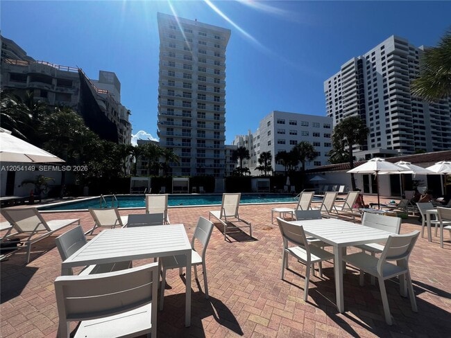 Building Photo - 2457 Collins Ave