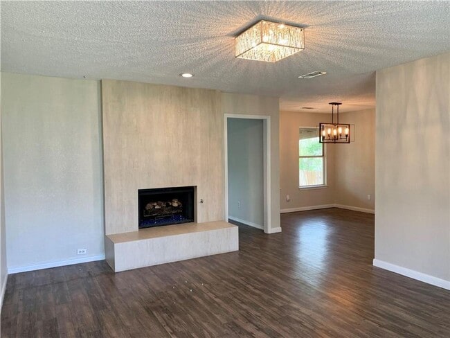 Building Photo - 2406 Stirrup Dr