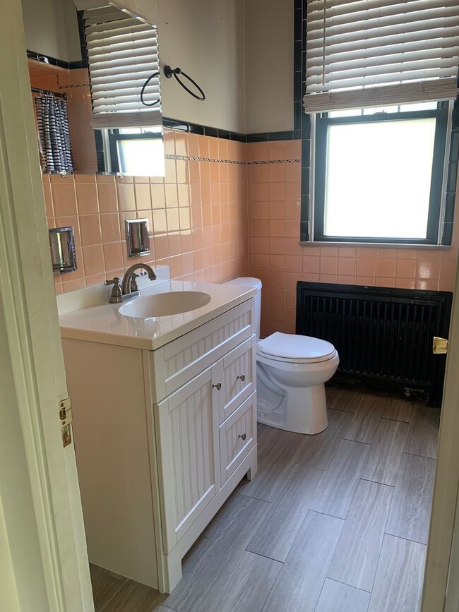 Building Photo - 3 Bedroom Single Family Home with Garage in Mount Washington!