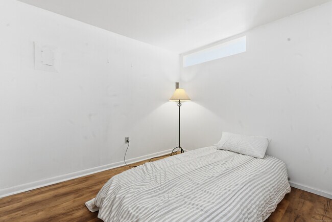 Building Photo - 40 Owen St