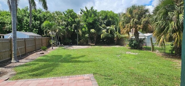 Building Photo - 8529 Sunset Dr