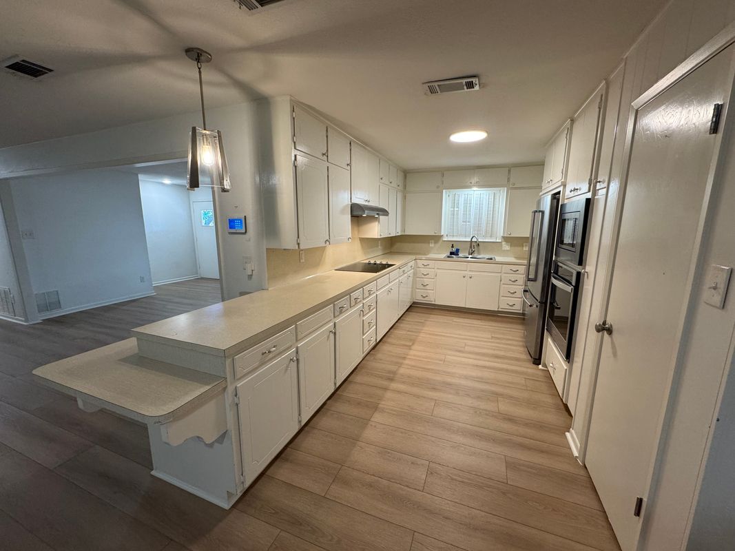 Building Photo - 1880 Royal St