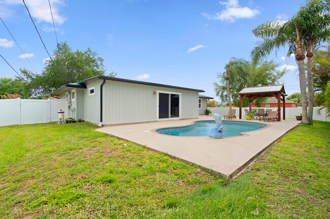 Building Photo - 3238 SW Constellation Rd