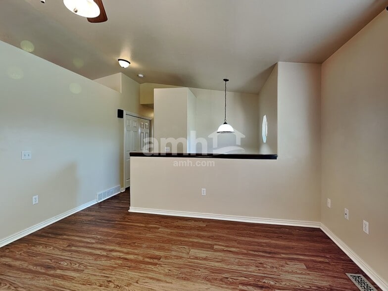 Building Photo - 1625 E Bateman Way