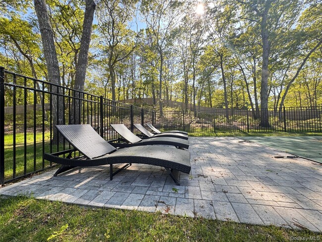 Building Photo - 3 Debbie Trail